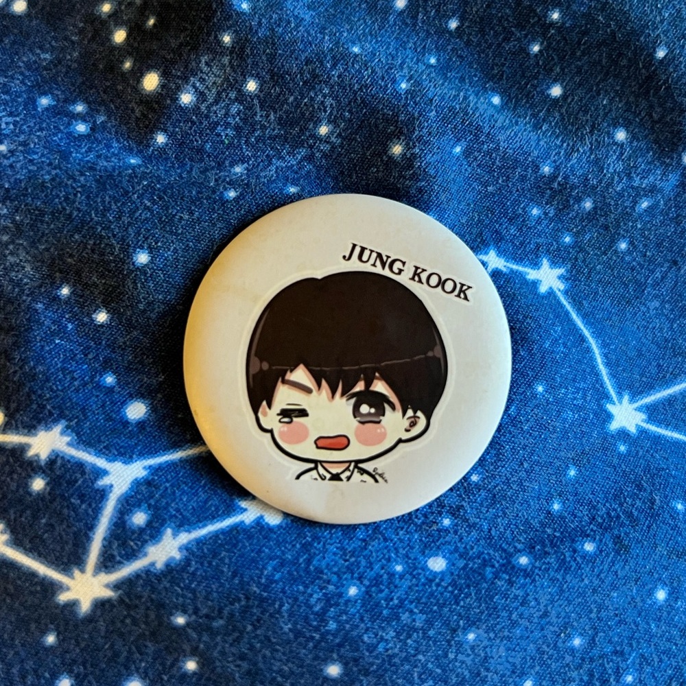 💜 BTS Jungkook Button Pin